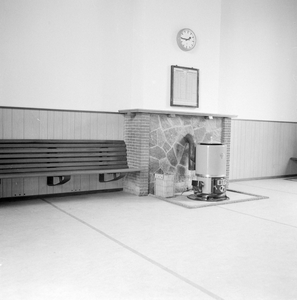 153701 Interieur van het N.S.-station Leerdam te Leerdam: wachtkamer.